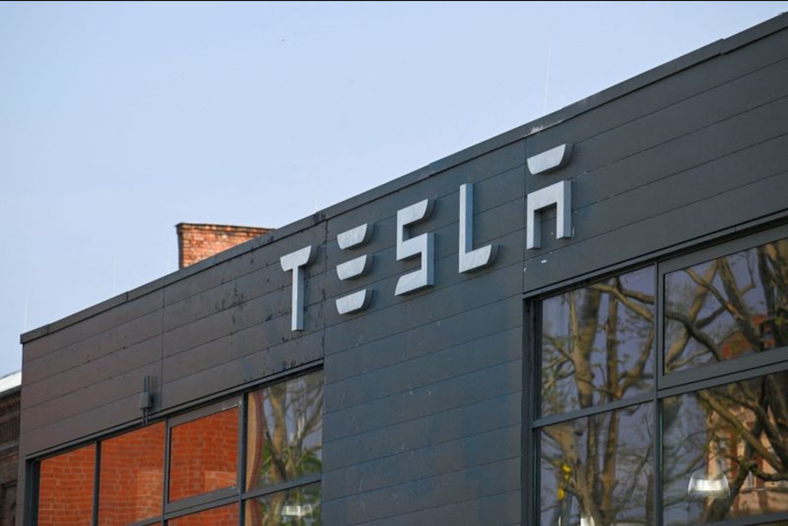 IG Metall Lodges Criminal Complaint Against Tesla Plant Manager as Tensions Escalate