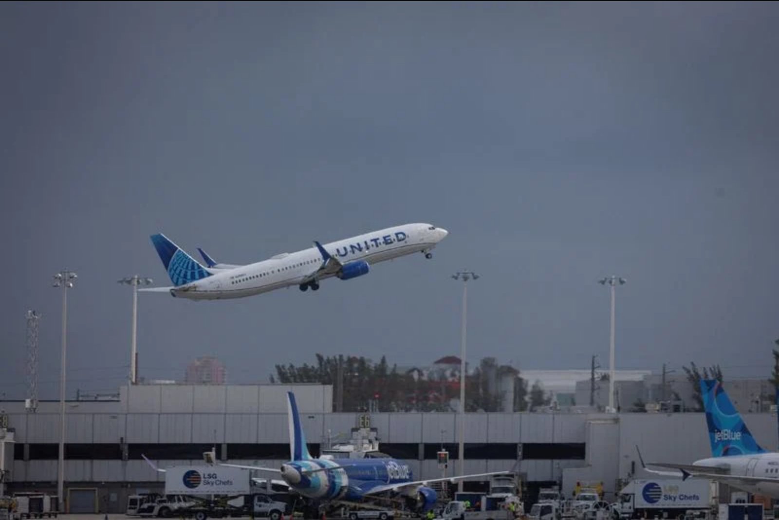 United Holds 2026 Outlook at Top of Range Despite Fresh Spike in Fuel Costs