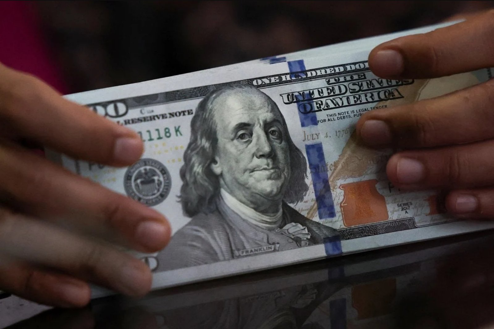 Rand Strengthens as Gold Climbs Despite Weak Manufacturing Data