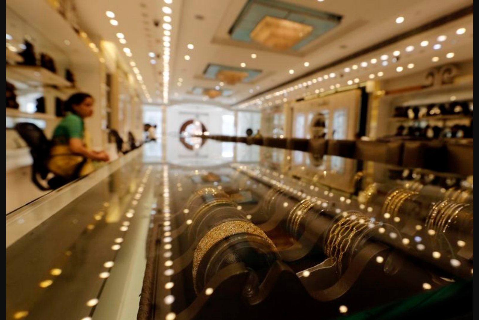 India Weighs Higher Duties as Gold and Silver Imports Hit Record Values