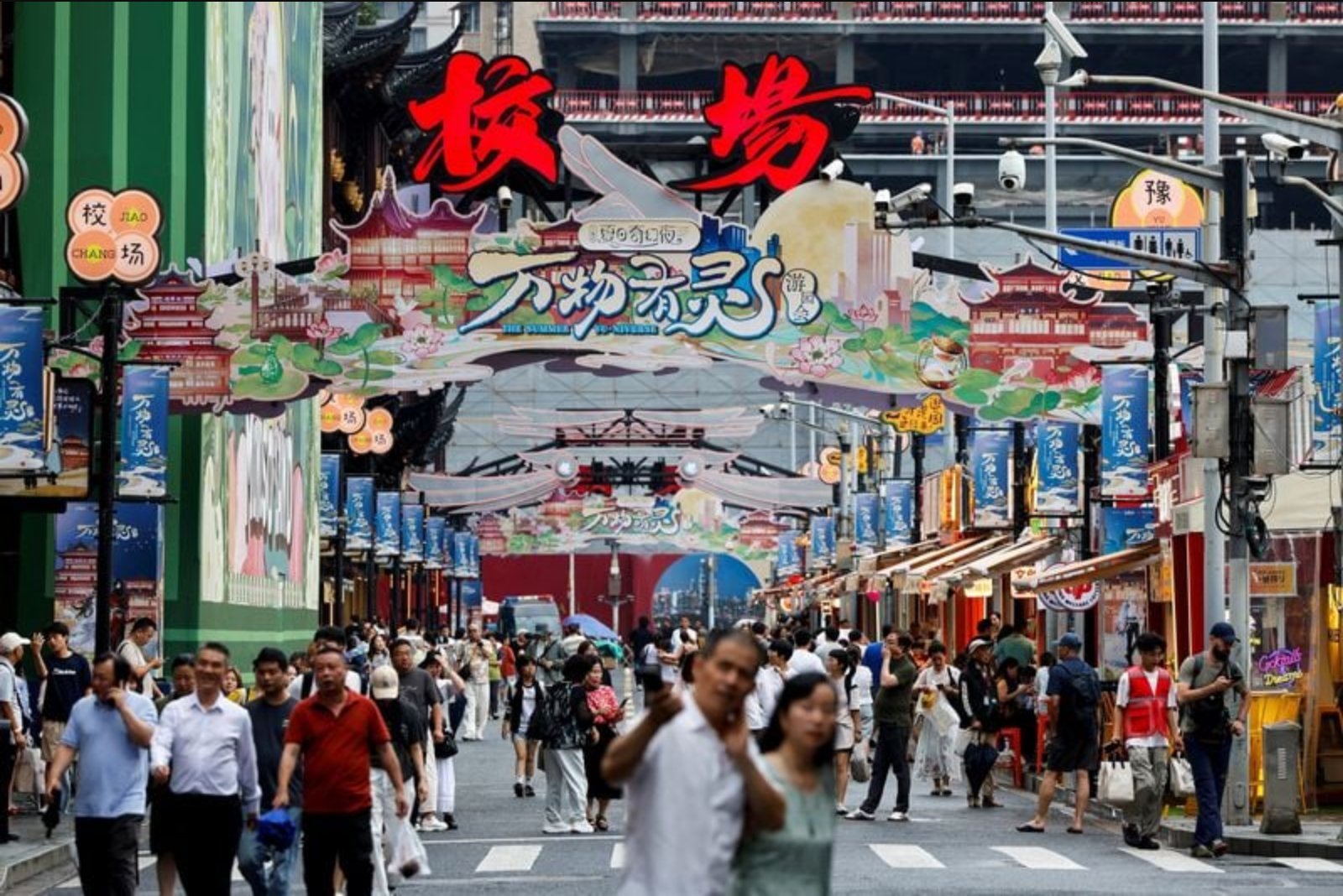 China's Services Sector Growth Moderates as Export Demand Accelerates