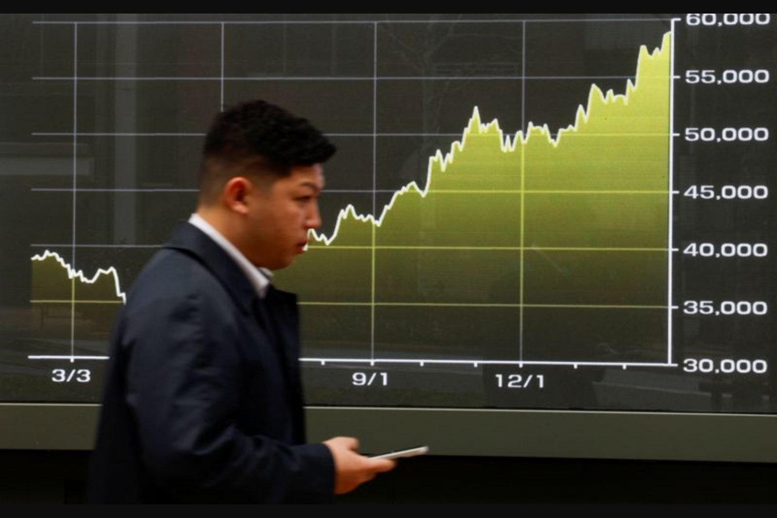 Foreign buying streak in Japanese equities extends to eighth week amid AI-driven tech rally