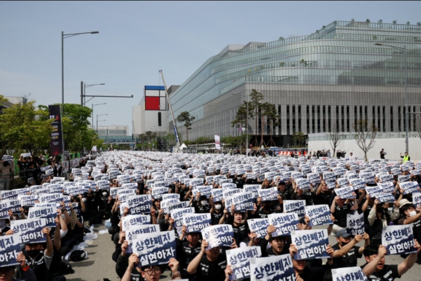 Samsung's AI Windfall Exposes Deep Fault Lines as Largest-Ever Strike Looms