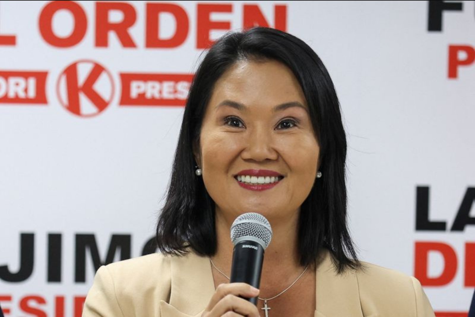 Fujimori Holds Slim Advantage Over Sanchez in Runoff, Poll Shows