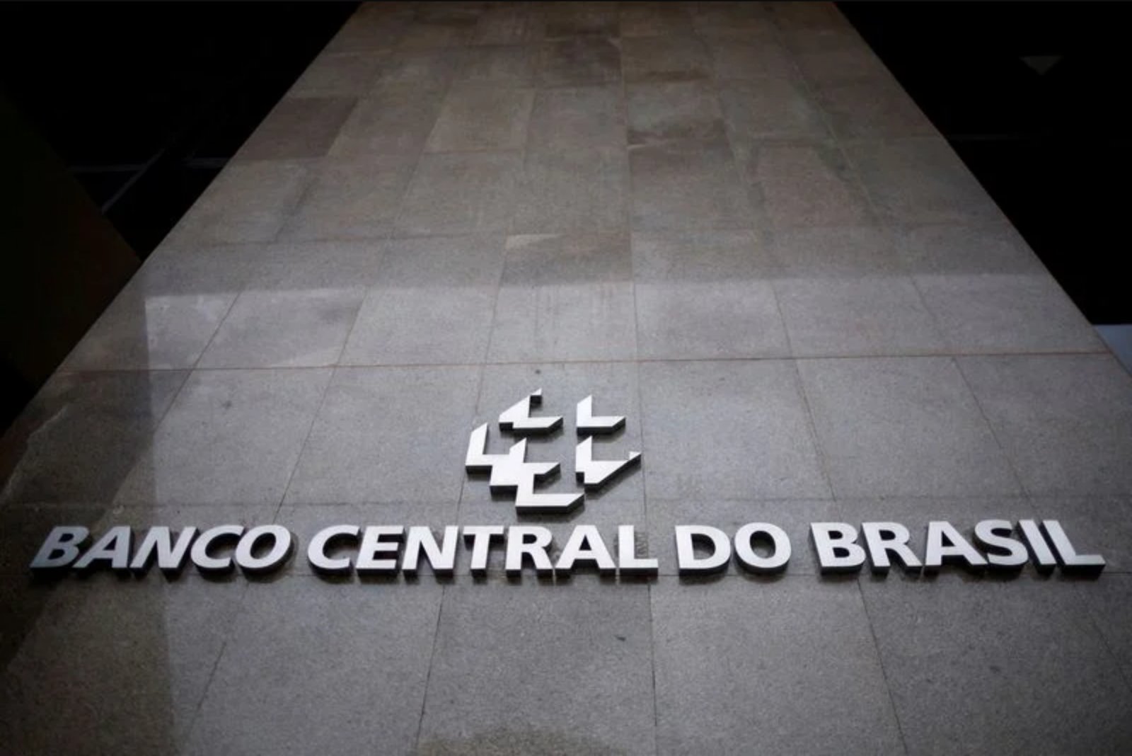 Brazil's Central Bank Set to Trim Selic by 25 Basis Points at June Meeting