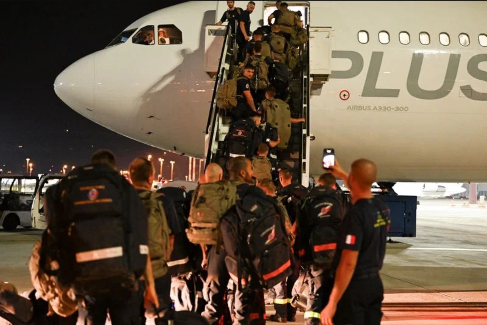 Venezuela Receives International Rescue Teams as Search Intensifies in Quake-Ravaged La Guaira