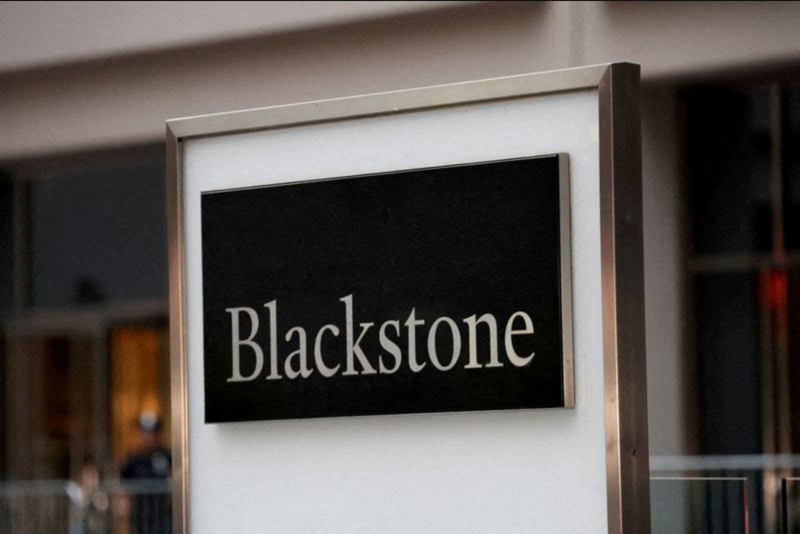 Blackstone’s BCRED Posts First Monthly Loss Since 2022 as Withdrawals Mount