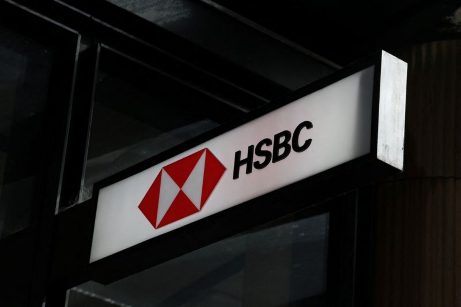 HSBC Moves to Overweight U.S. Stocks, Cites Strong Earnings and Eased Geopolitics