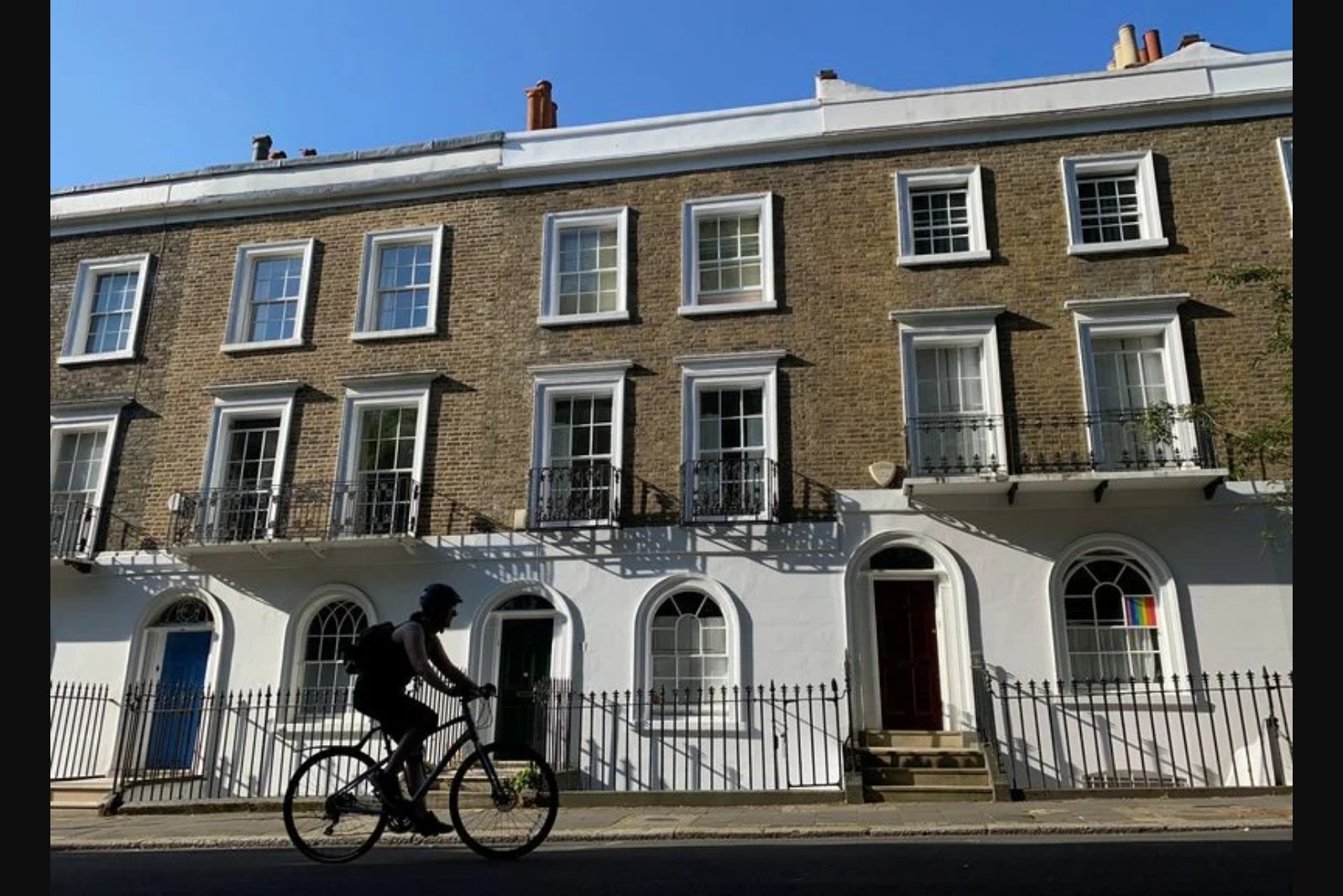 UK House Prices Seen Rising More Slowly as Borrowing Costs Bite, London Expected to Slip