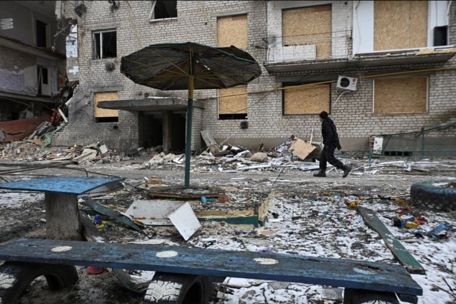 U.S. Pushes for Rapid Ukraine Peace Plan, But Territory and Logistics Threaten Timeline