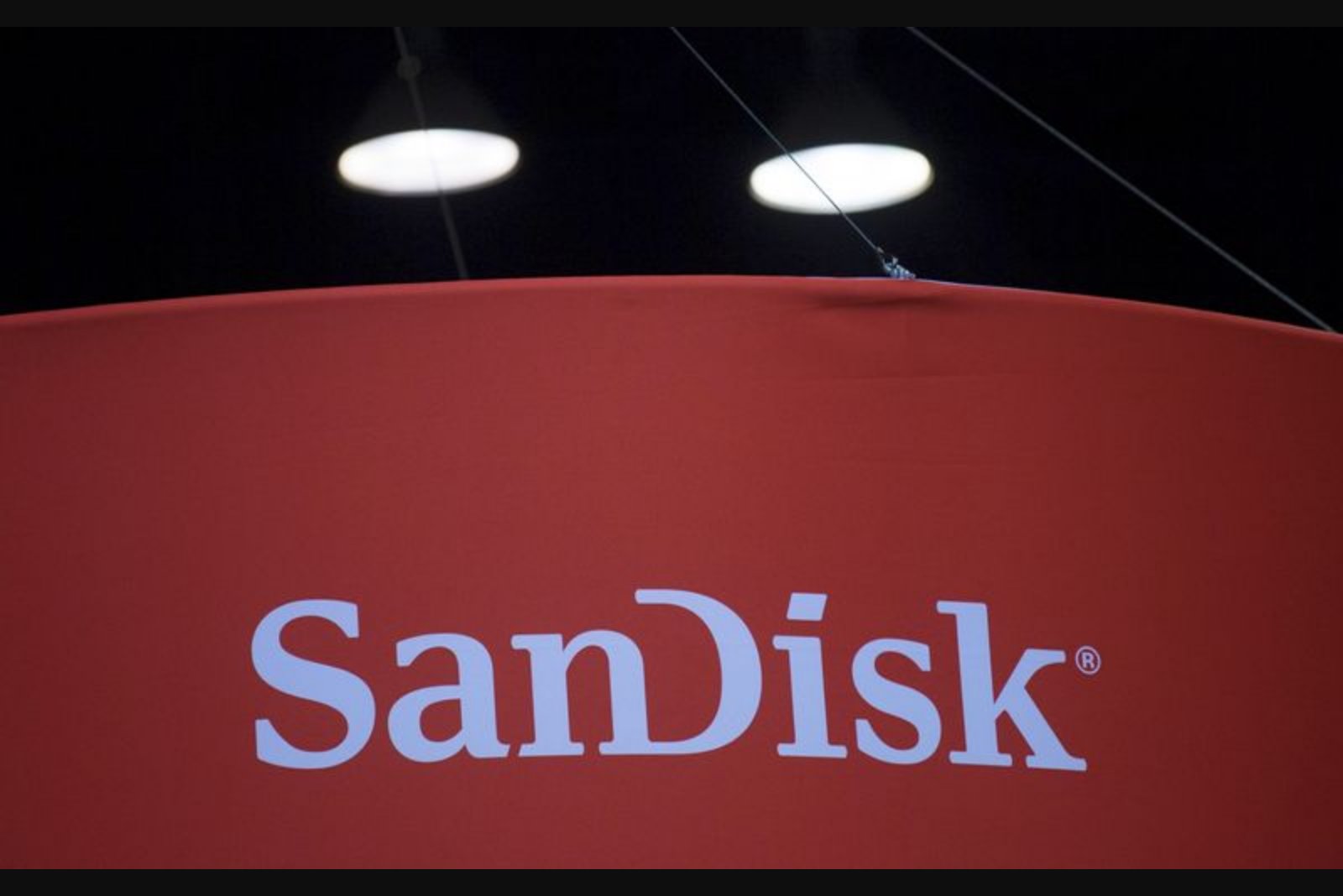Sandisk Forecasts Revenue Above Estimates as Storage Stocks Signal Robust AI Demand