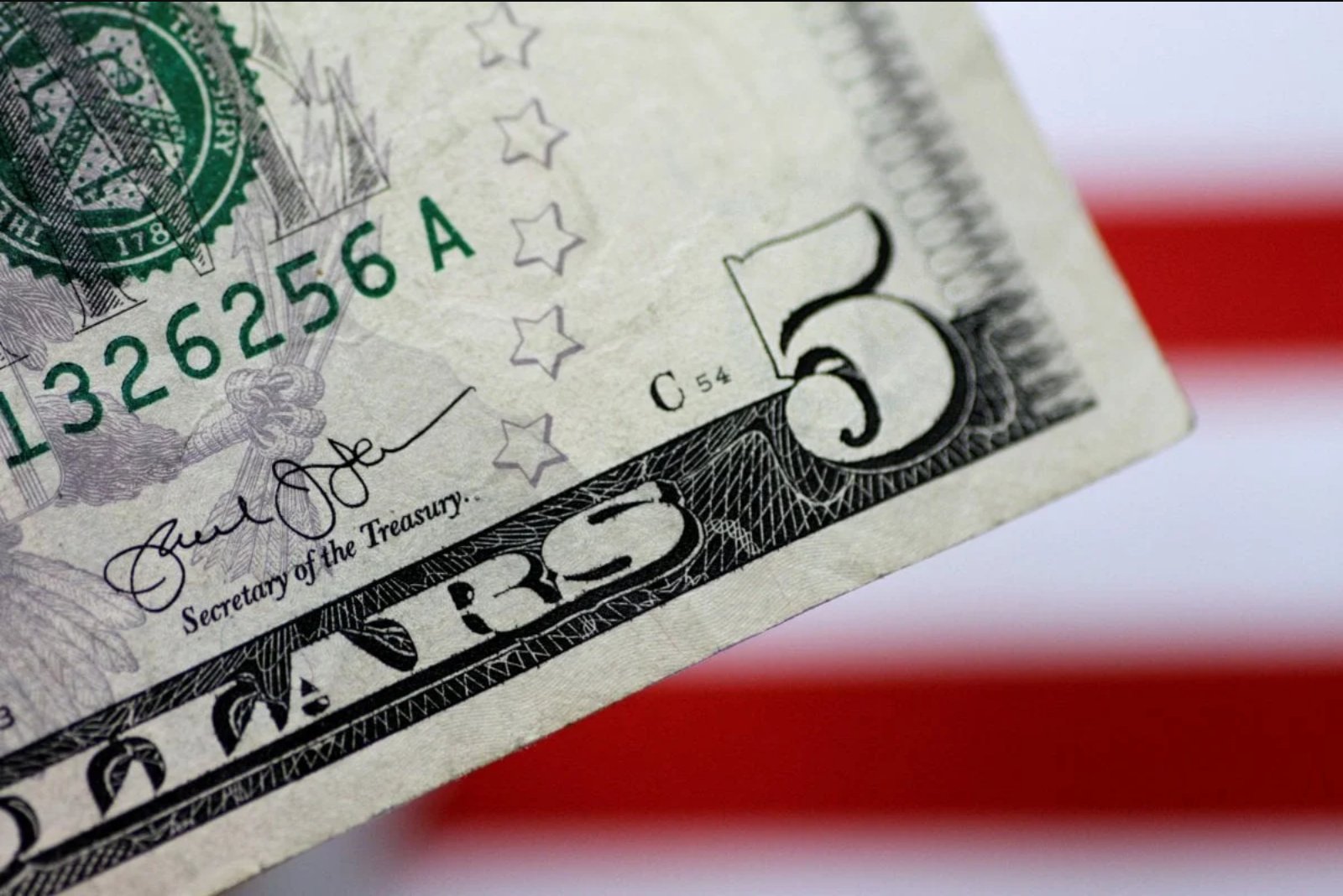 Rand Weakens After Reserve Bank Keeps Rate Steady, Markets Reprice