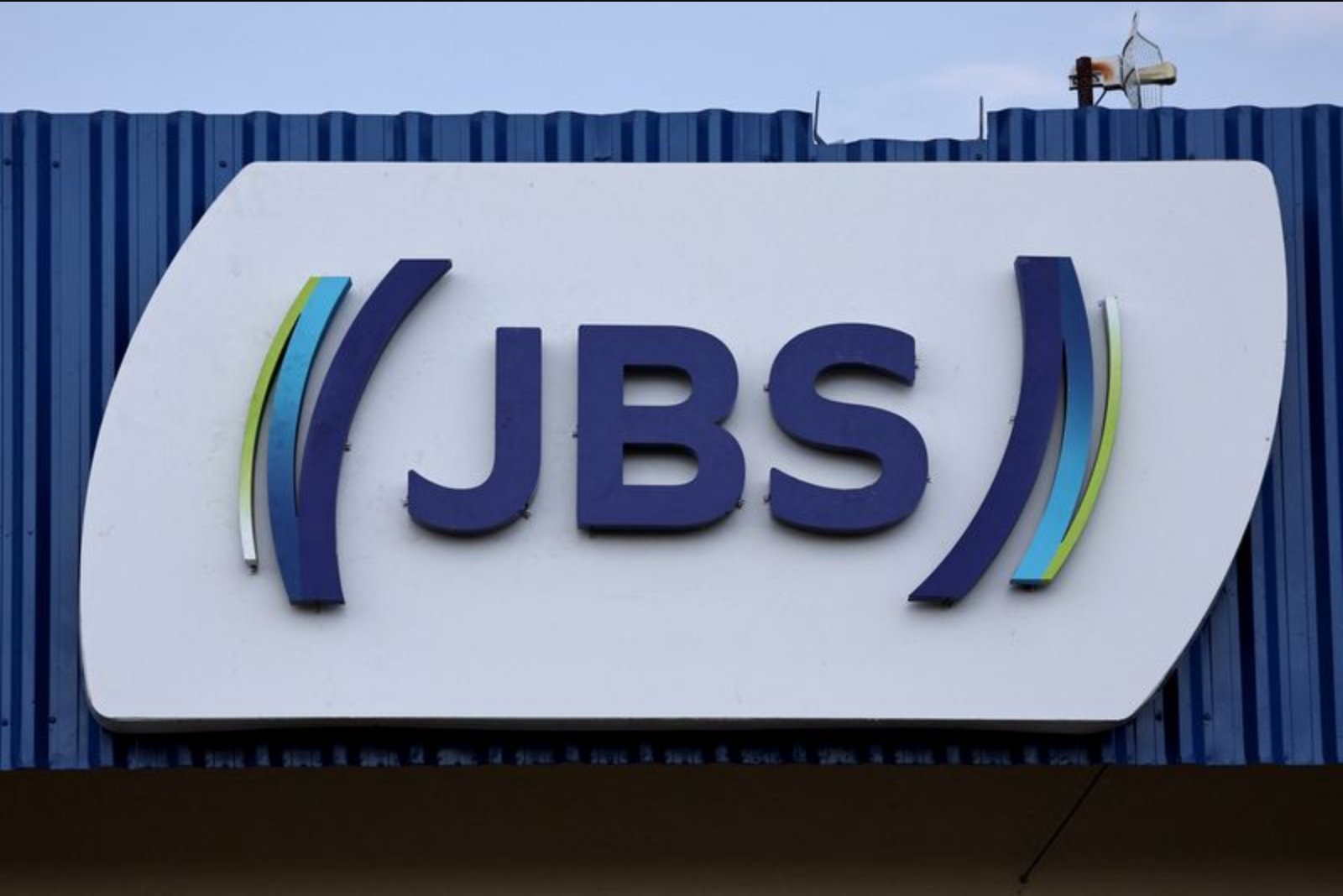 JBS Q1 Net Income Slumps 56% as North American Operations Struggle