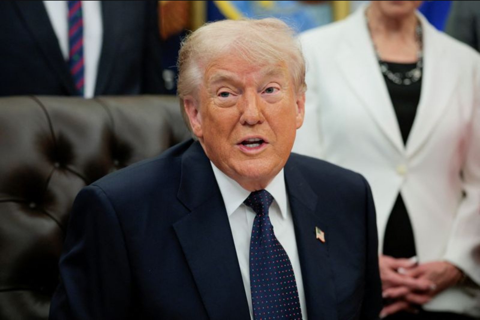 Trump Presses FDA Commissioner Over Flavored Vape Approvals, Sources Say
