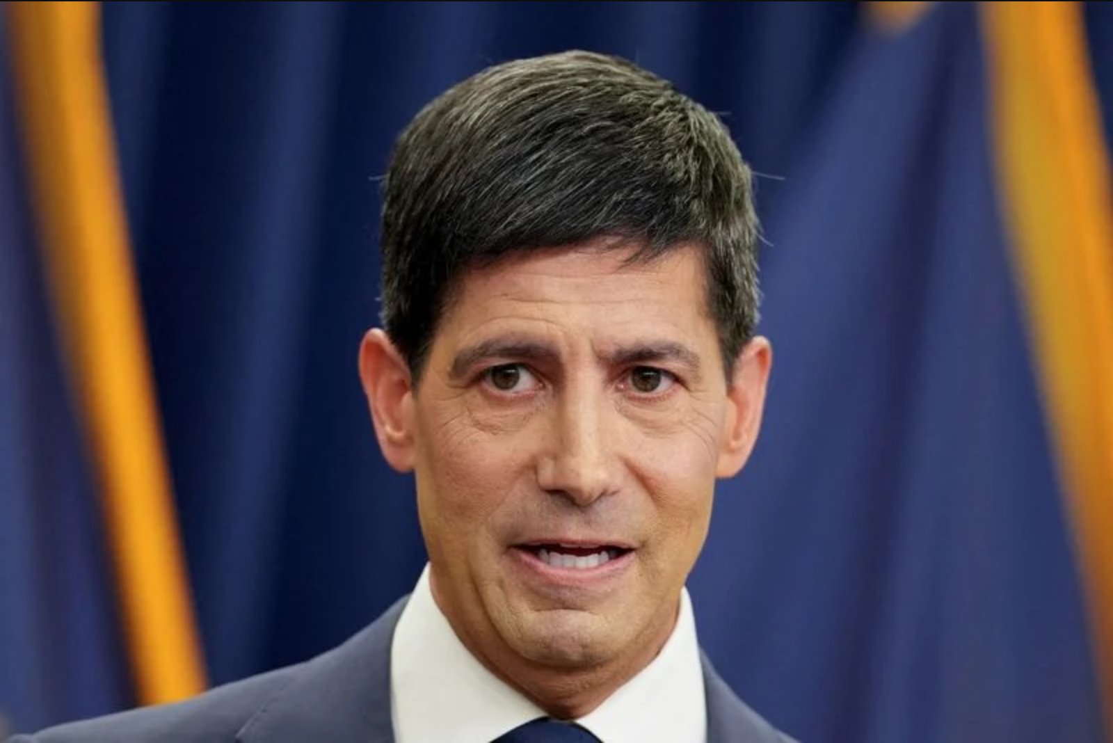 Warsh Says Any Move to Shrink Fed Balance Sheet Will Be Gradual and Well Communicated