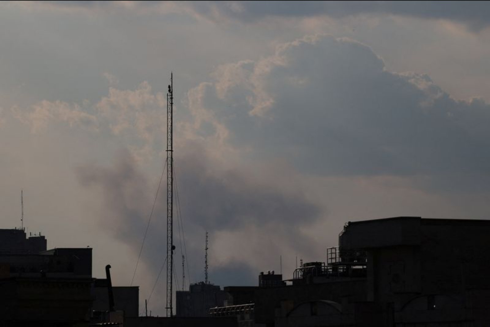 Global Firms Postpone IPOs and Retract Dividends as Middle East Conflict Roils Markets