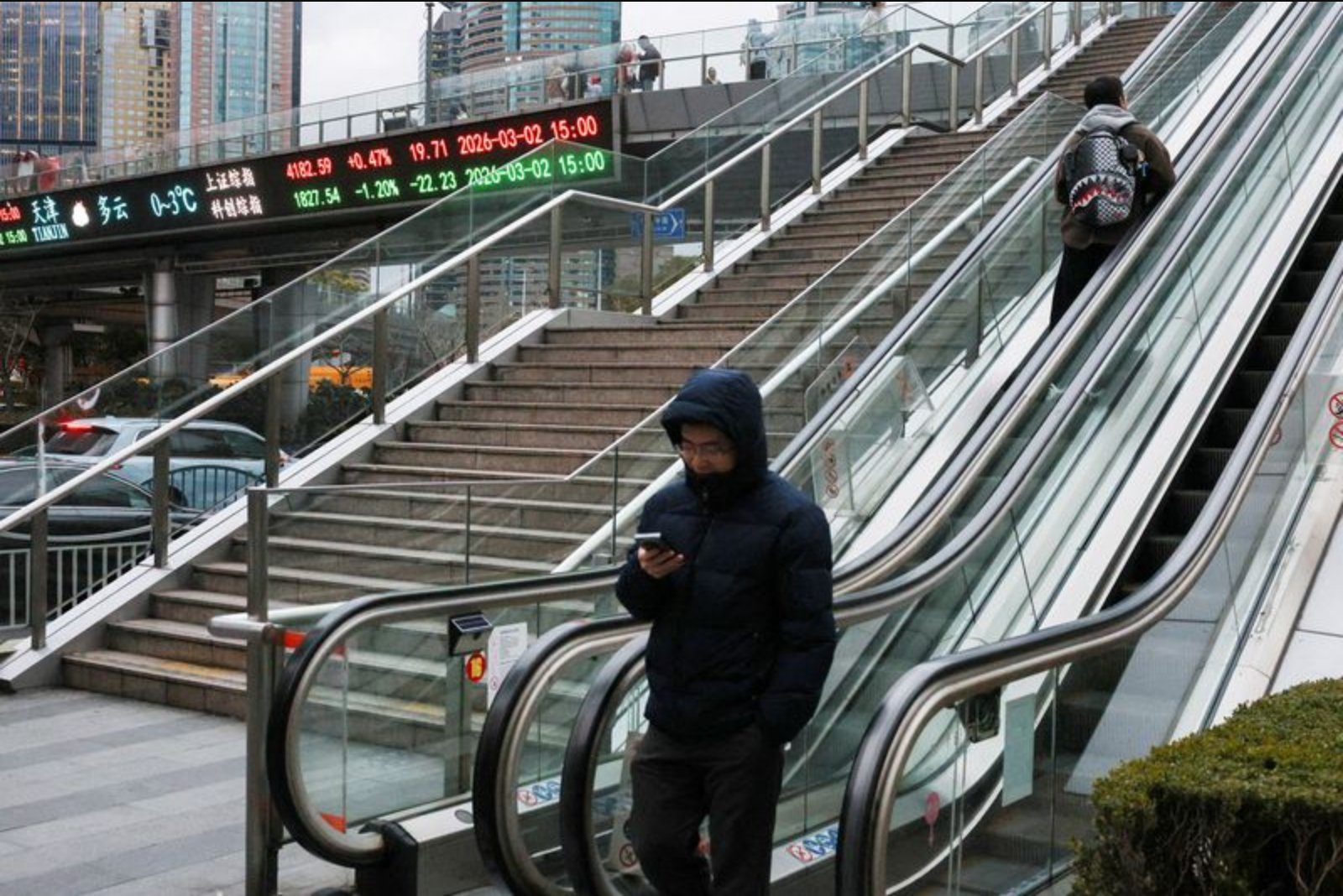 China’s Debt Market Draws Shelter-Seeking Investors as Global Yields Surge