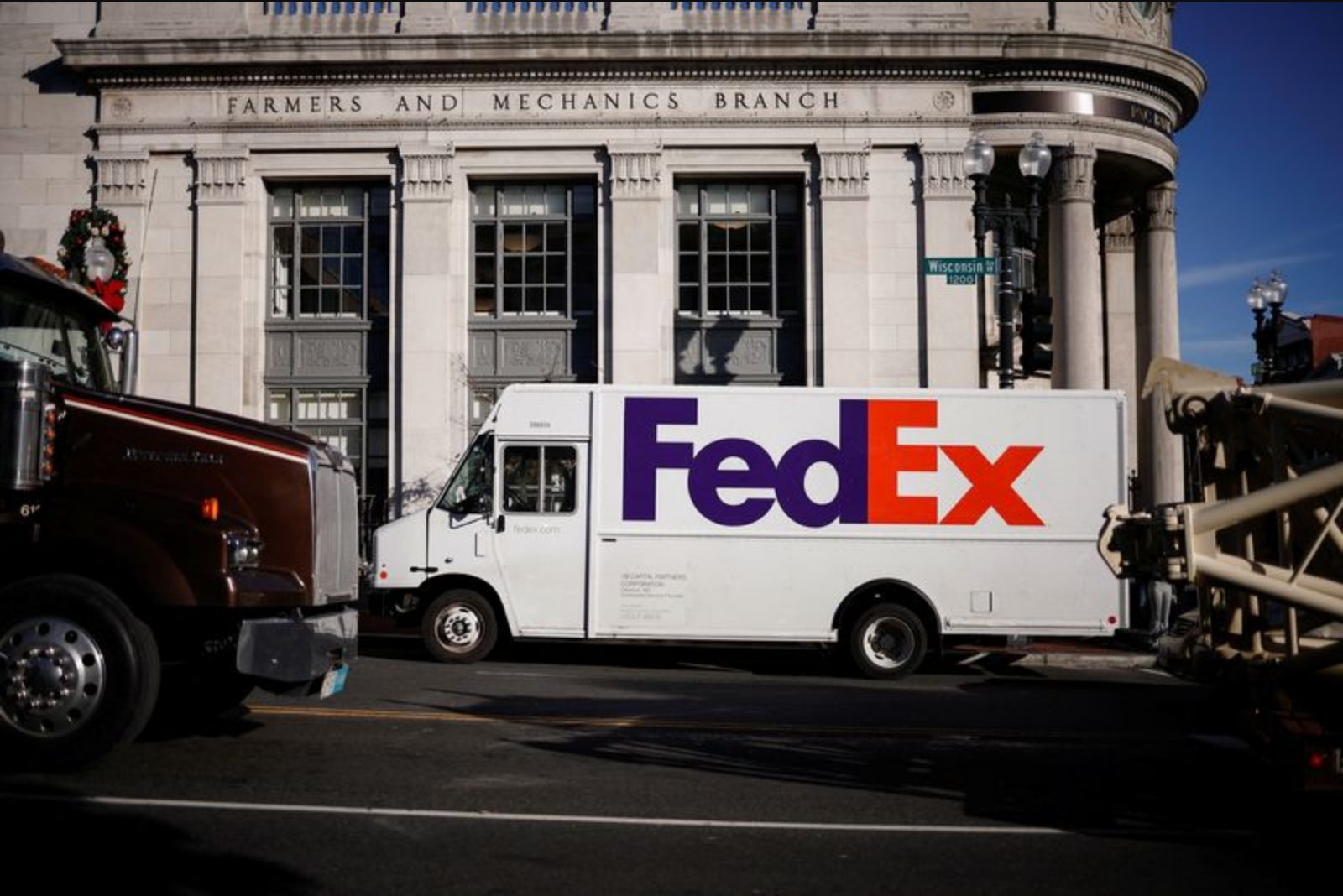 FedEx Says Adjusted Quarterly Profit Will Exceed Street View, Lays Out Fiscal 2029 Targets