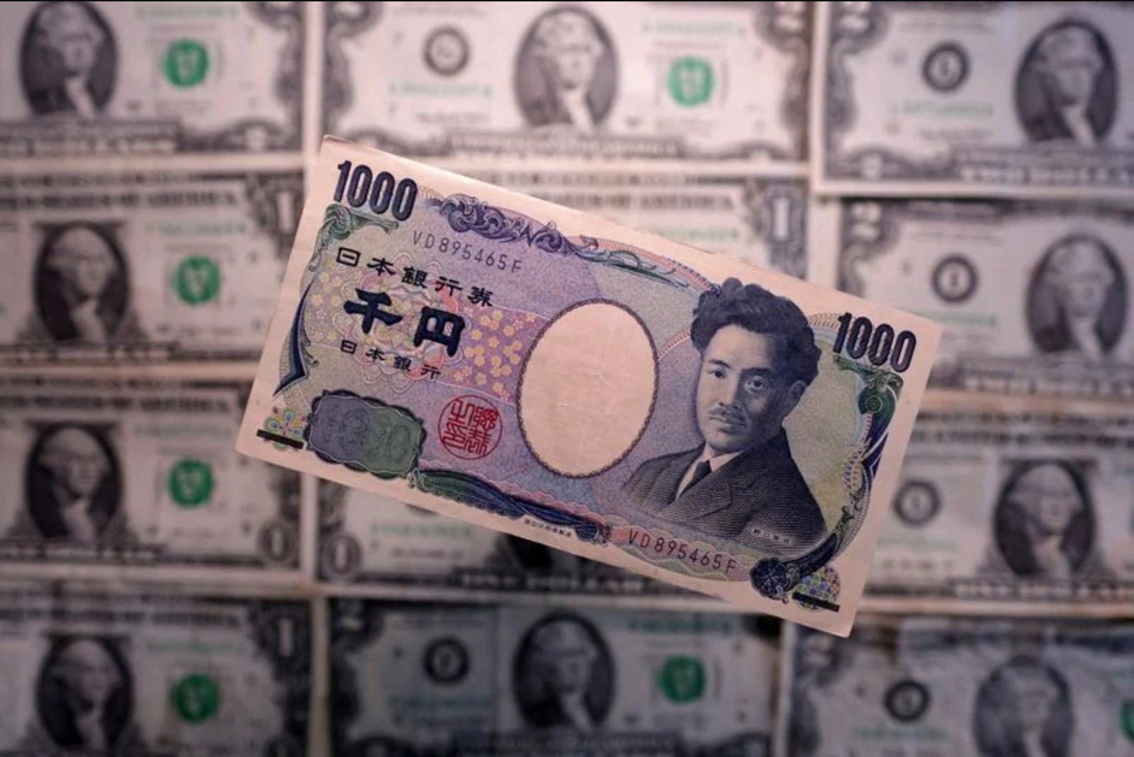Fragile yen set for weekly decline as intervention risks mount