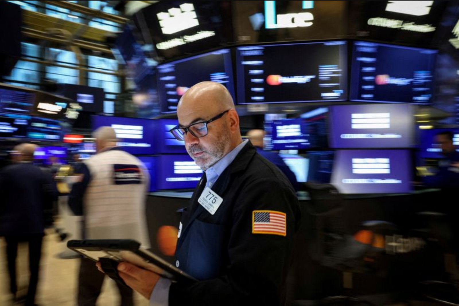 U.S. Futures Climb to Records as Nvidia Rally Boosts Tech Stocks