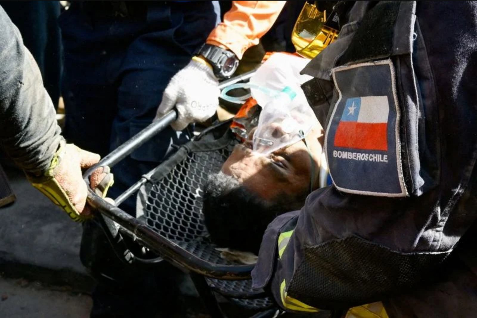 Multinational Teams Pull Security Guard From Mall Rubble More Than a Week After Venezuela Quakes