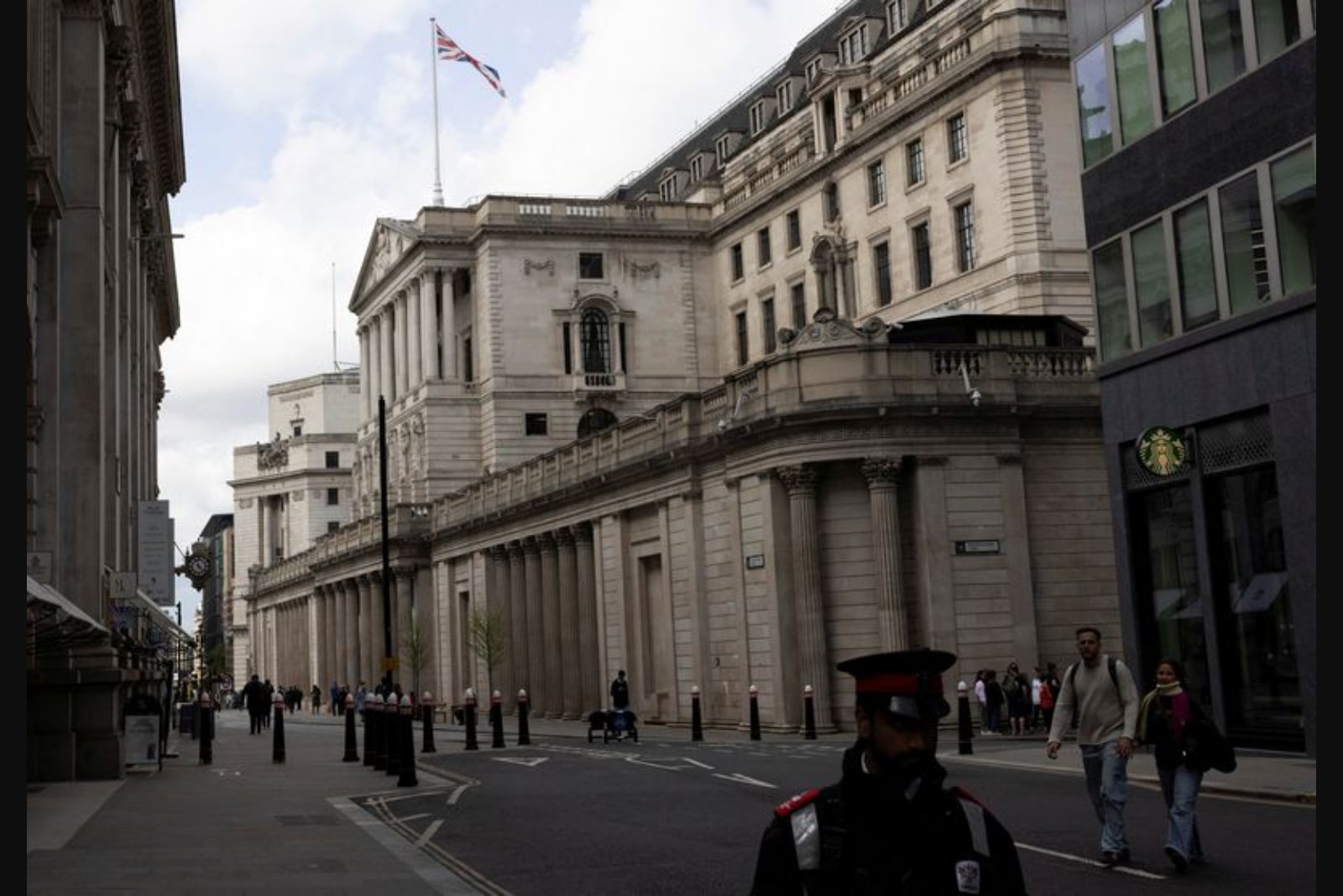 Bank of England to Hold Rates as It Assesses Economic Fallout from Iran Conflict