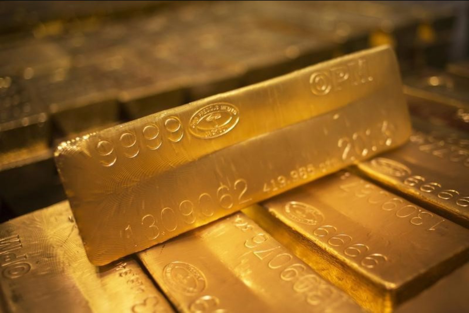 Gold Plunge Intensifies After CME Margin Hikes and Warsh Nomination Spurs Market Reassessment