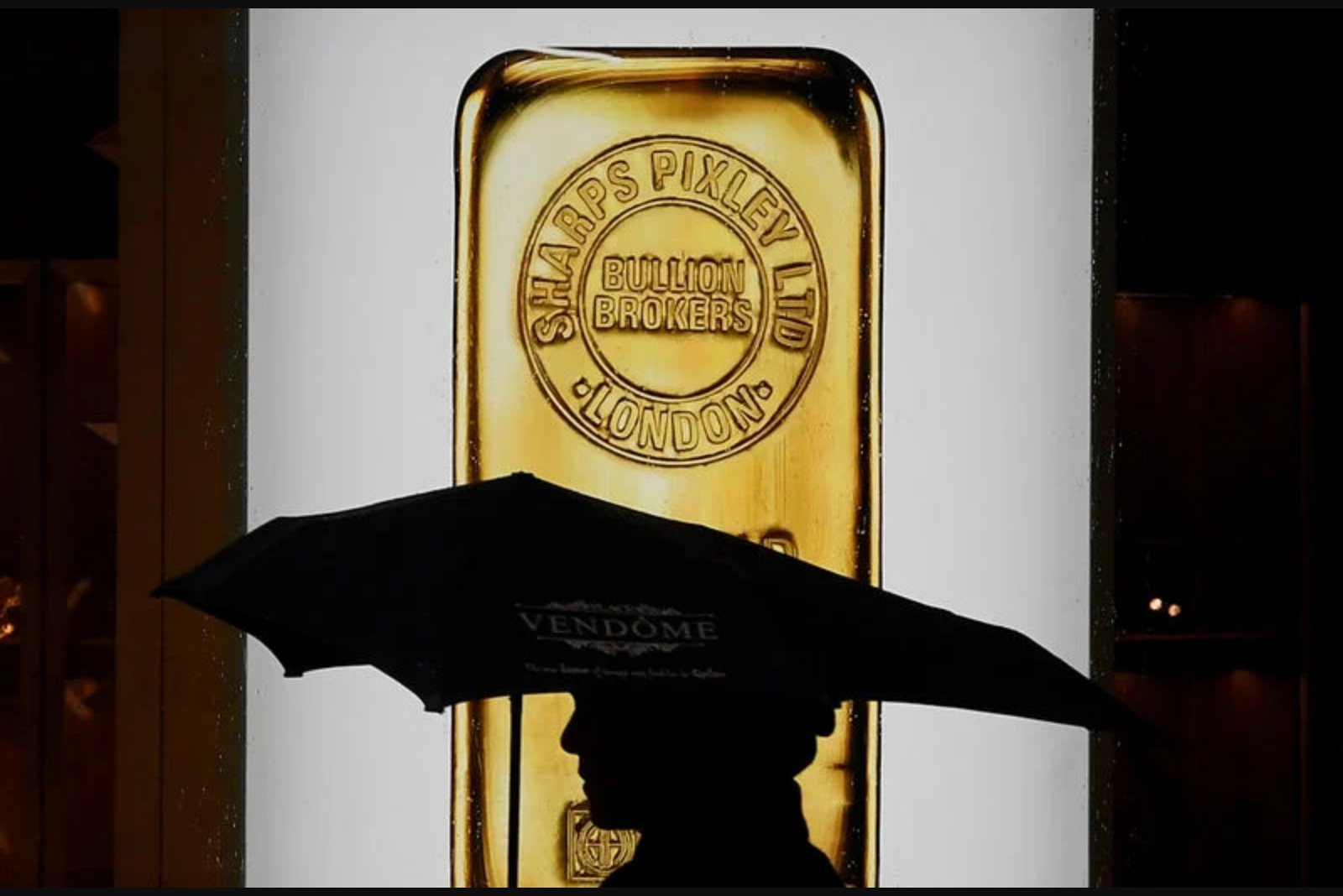Gold Tops $4,100 as Middle East Hostilities Support Safe-Haven Demand