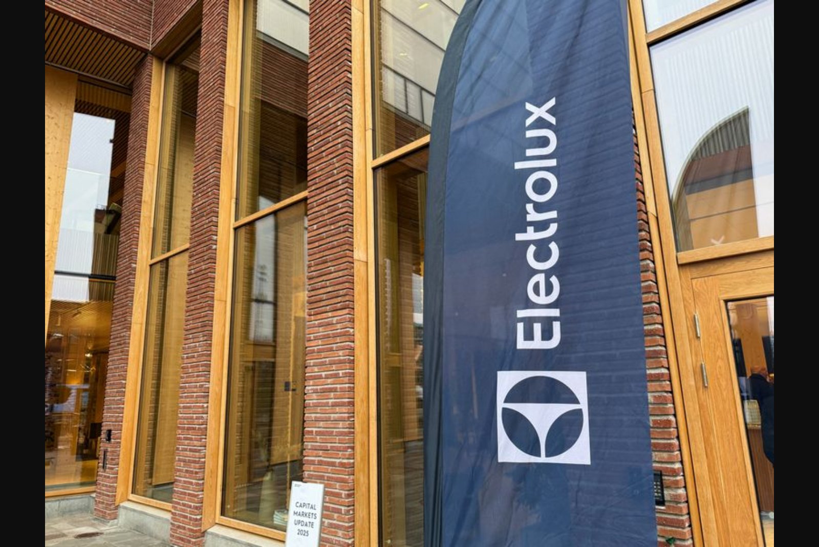 Electrolux to Raise About SEK 9 Billion, Forms North American Joint Ventures with Midea