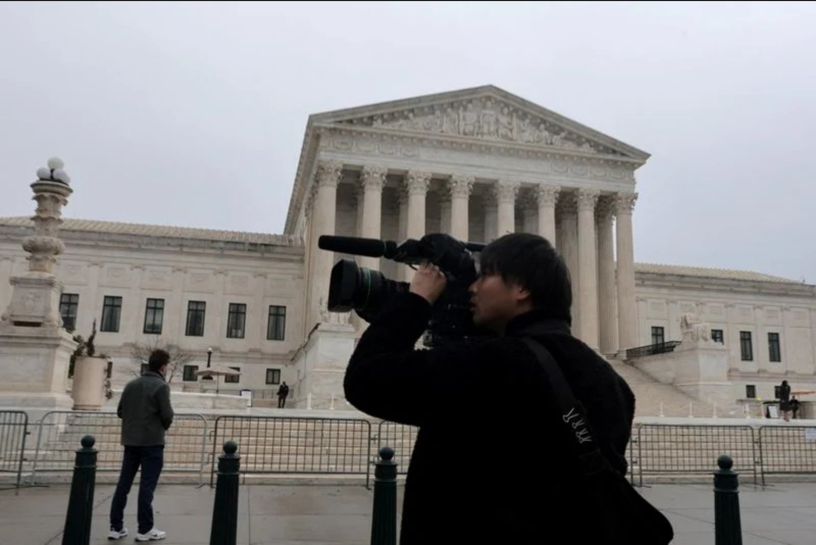 Supreme Court Curbs Hawaii Rule Requiring Permission to Carry Handguns in Publicly Accessible Private Spaces