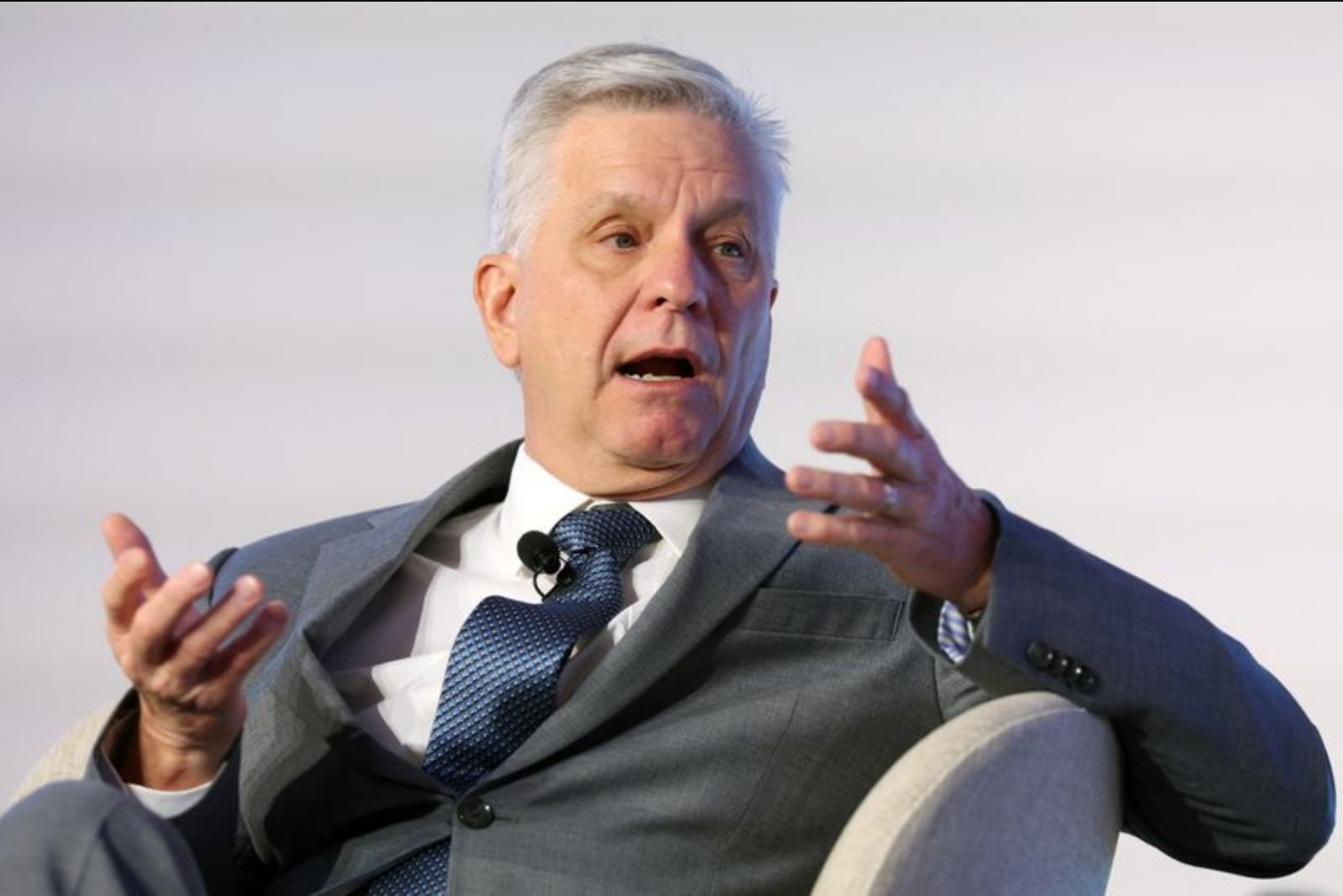 Fed Governor Waller Firmly Opposes Removing Regional Bank Presidents Over Policy Disputes