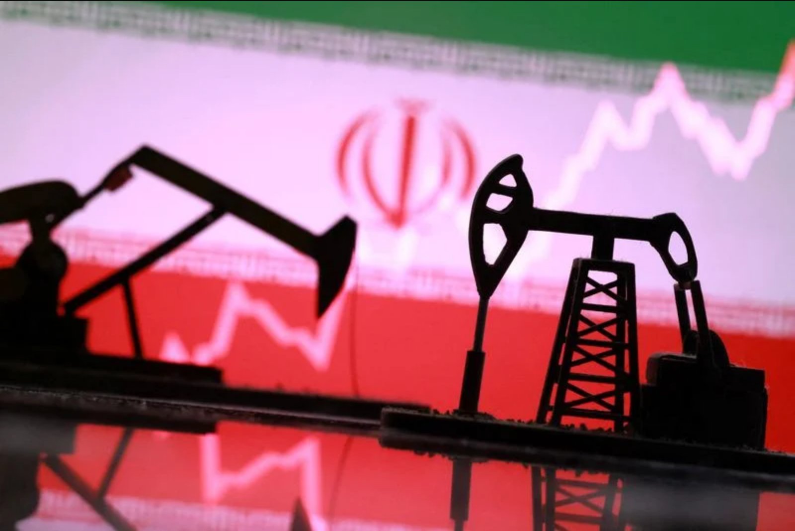 U.S. Moves to Revoke License Allowing Iranian Oil Sales After Tanker Strikes