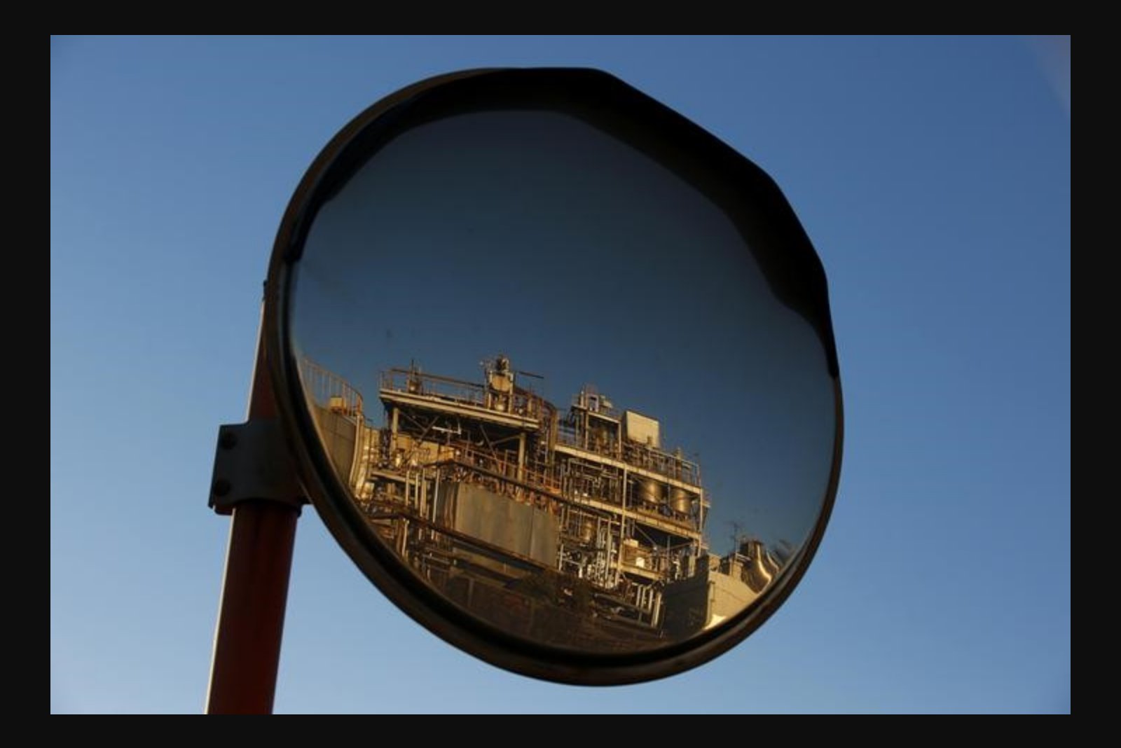 Middle East crude premiums surge to record levels amid regional strikes