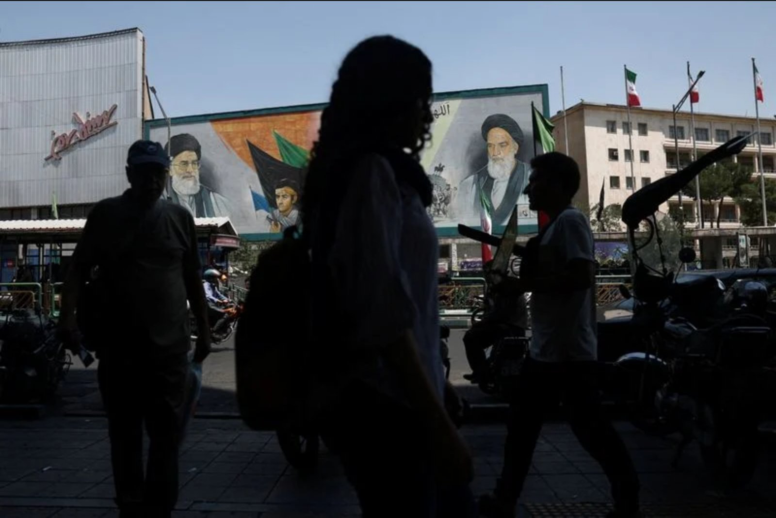 Iranian Revolutionary Guards Strike U.S. Sites in Jordan and Across the Gulf After U.S. Strikes Near Hormuz