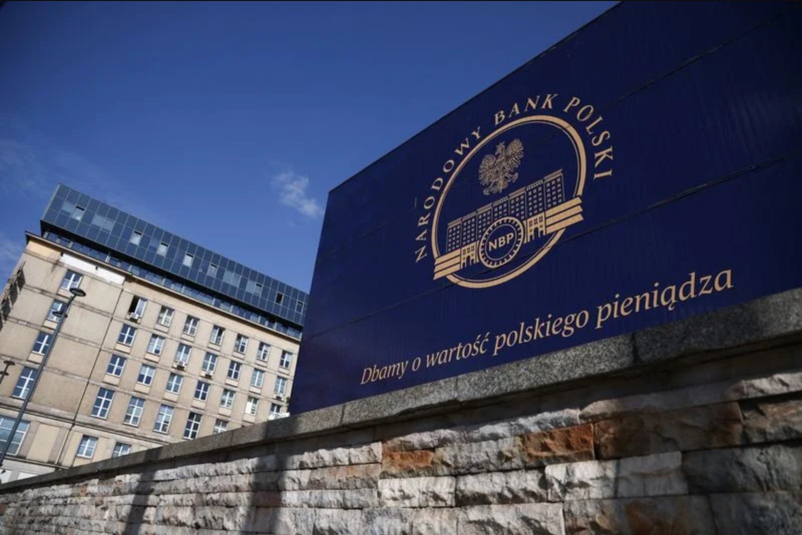 Polish MPC member says September rate-cut talk is premature