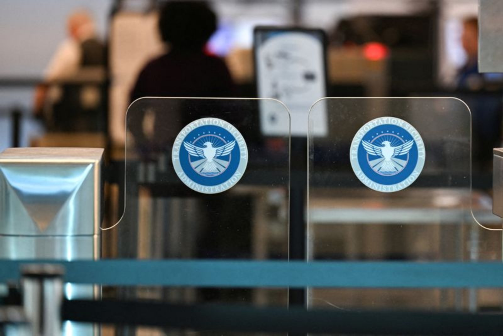 Long TSA Lines Stretch to Three Hours at Some U.S. Airports Amid Rising Absences