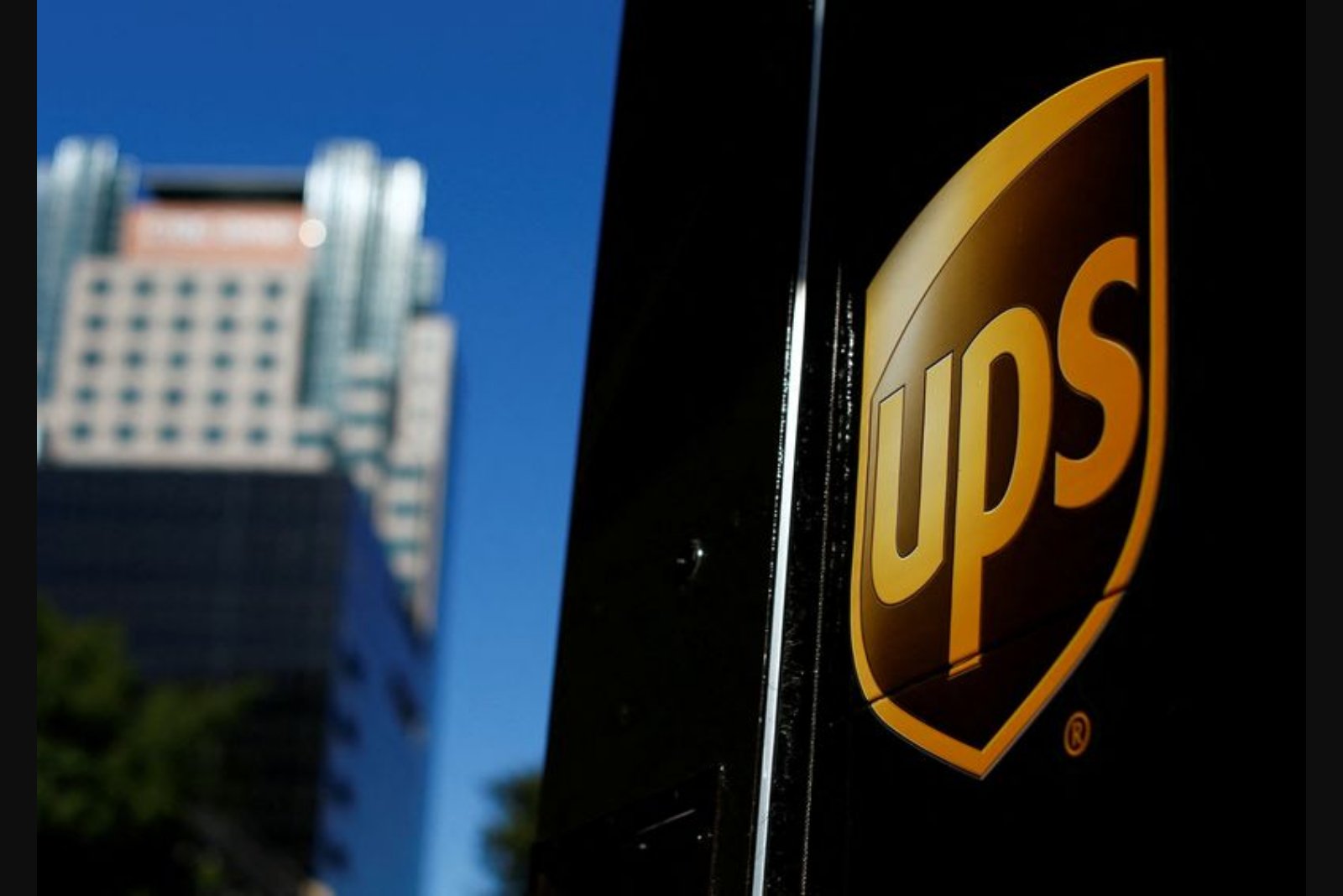 UPS Q1 Adjusted Profit Falls 28% as Company Reduces Amazon Deliveries to Seek Higher Margins