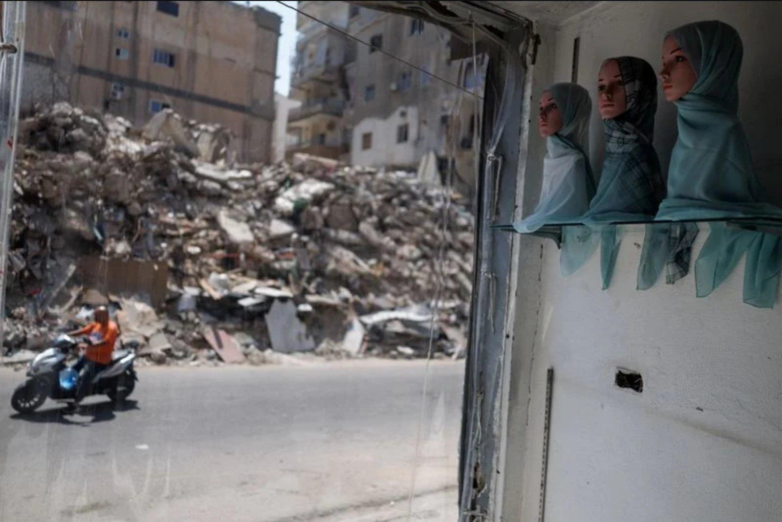 Southern Lebanon Cautiously Rebuilds as Displaced Families Return to Devastated Towns