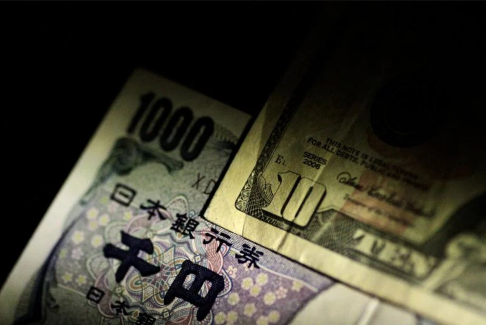Dollar Hold Ground Ahead of U.S. Payrolls as Yen Intervention Speculation Mounts
