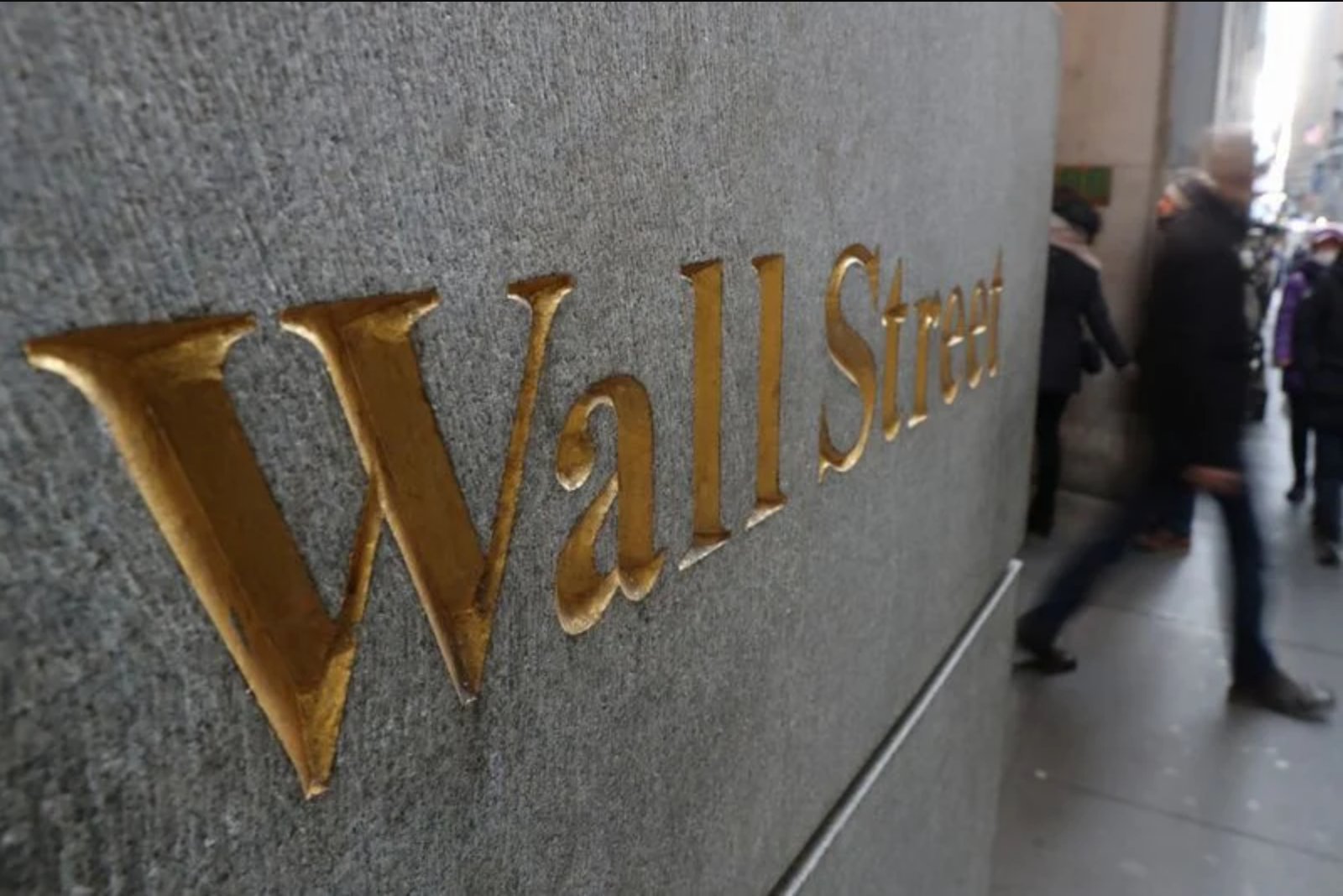 Wall Street Banks Capitalize on AI Spending Surge as Deal and Loan Activity Accelerates