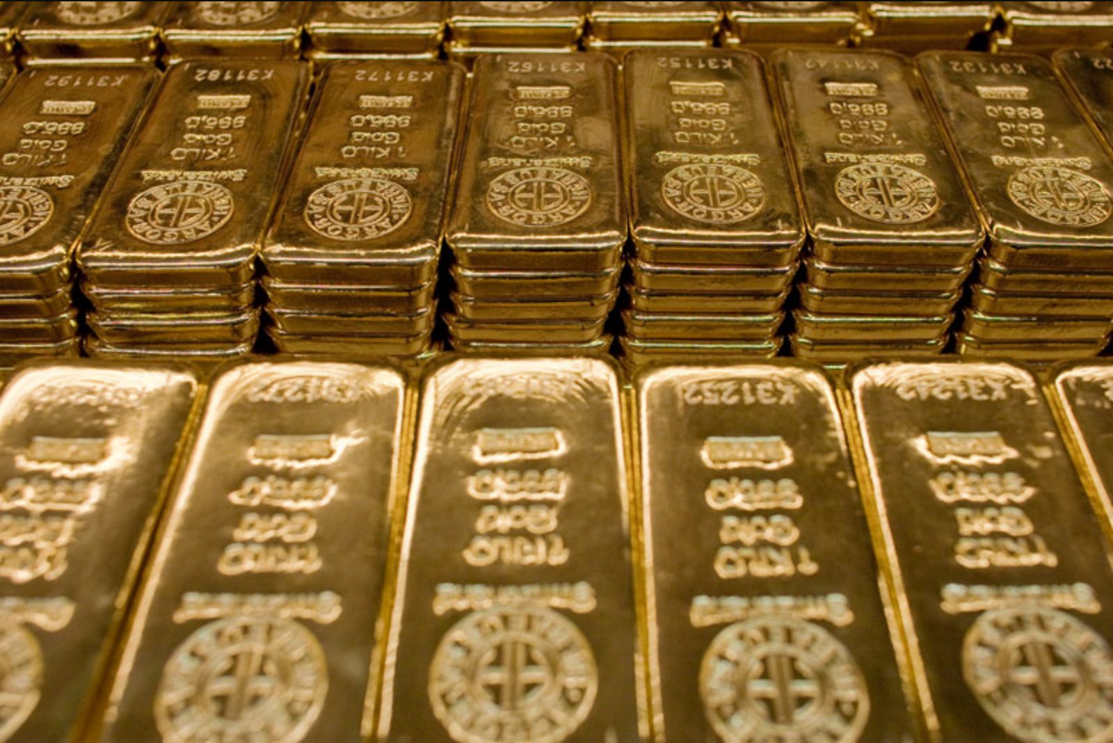 Gold Gains as Trump Signals Progress in Iran Talks; Weekly Loss Still on Track