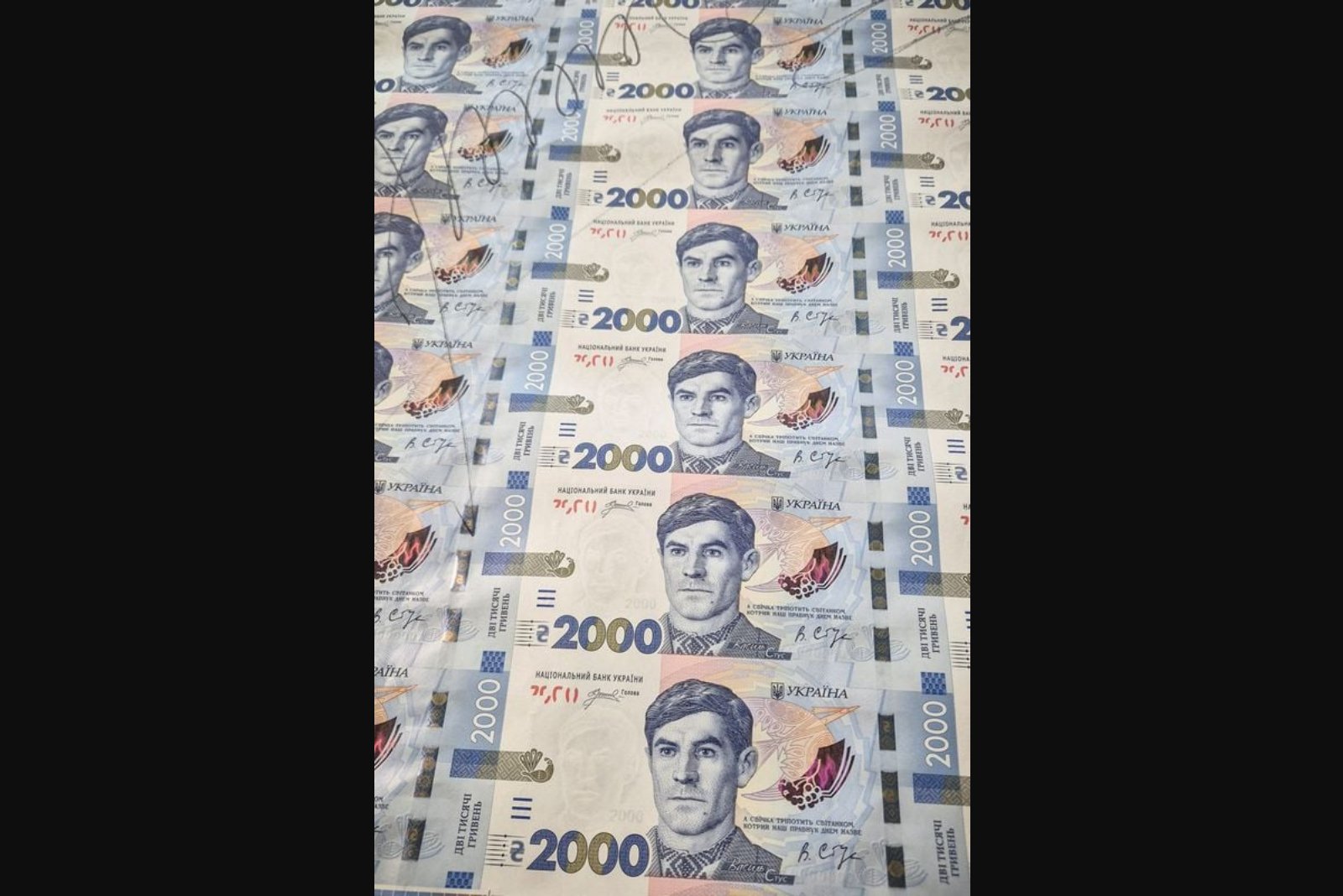 Ukraine to Issue 2,000-Hryvnia Note to Ease Wartime Cash Needs