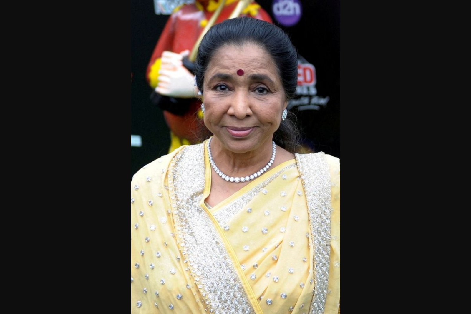 Asha Bhosle, Veteran Voice of Indian Cinema, Dies in Mumbai at 92