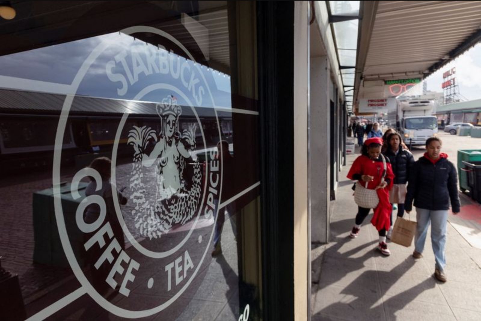 Starbucks to Pay U.S. Store Workers Weekly, Expands Tips and Bonus Pay