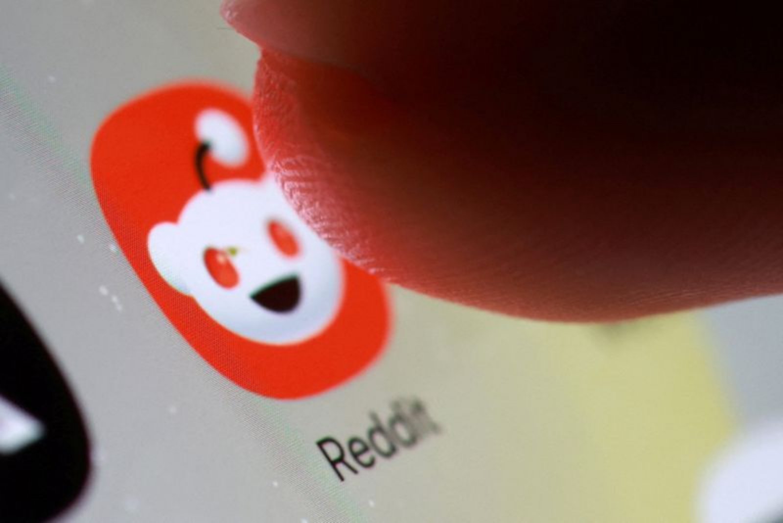 Reddit Raises Q2 Revenue Outlook, Citing AI Ad Tools as Driver of Growth