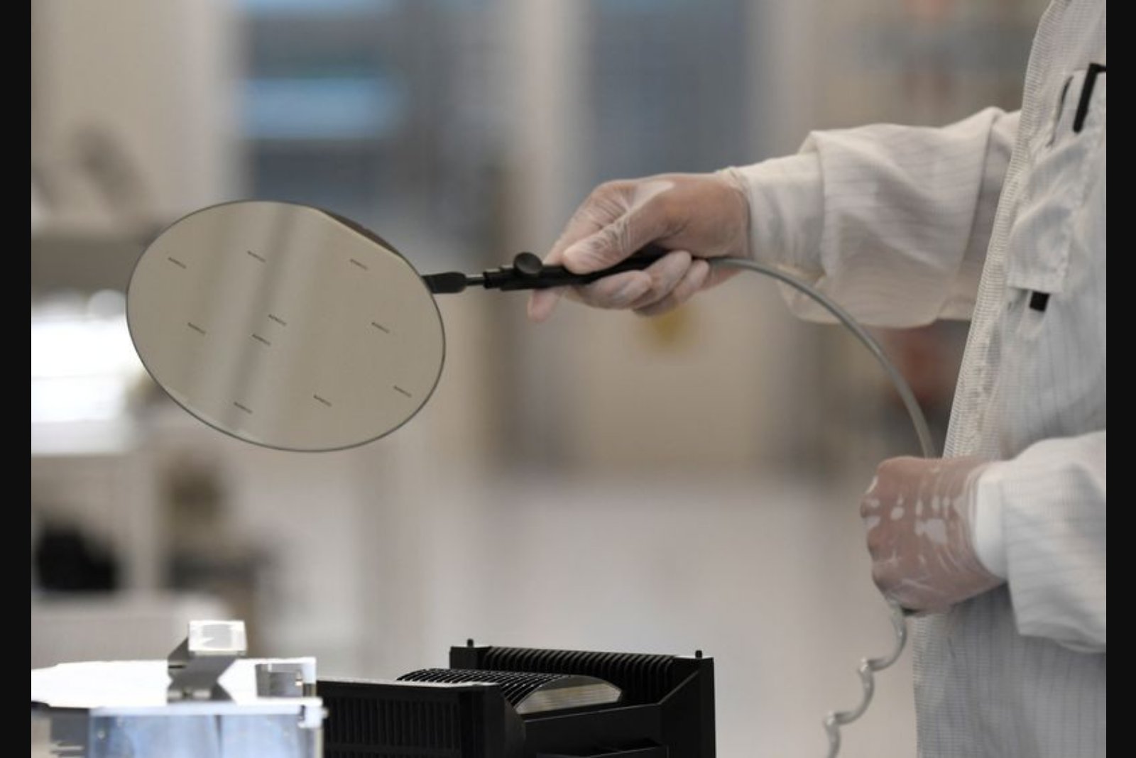 Beijing Signals Risk of Fresh Global Chip Shortage as Nexperia Dispute Widens