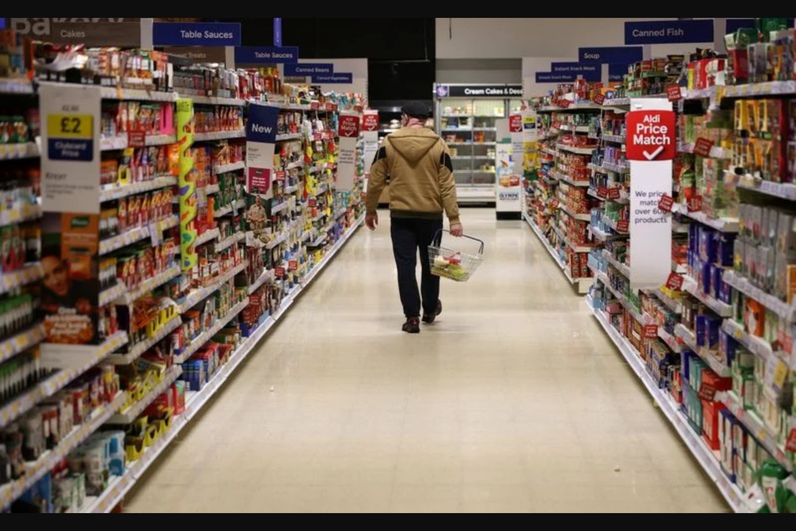 UK Consumer Confidence Masks Deepening Youth Skepticism Amid Political Friction