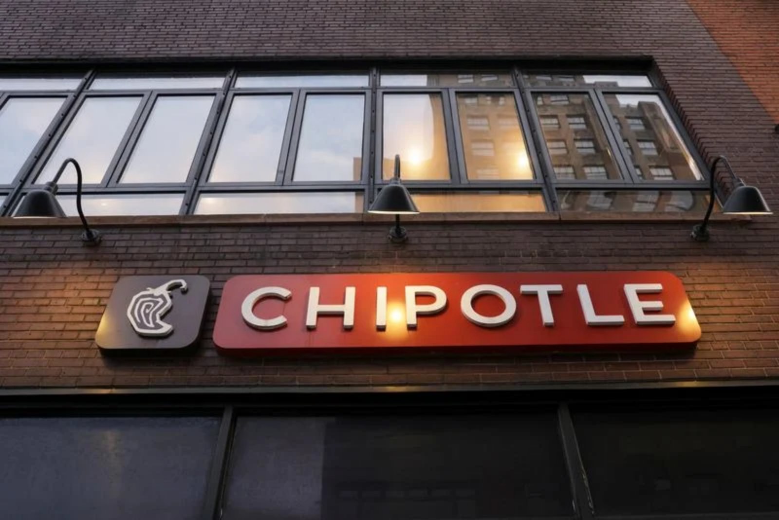 Chipotle Opens First Mexican Location in Nuevo Leon with Alsea as Local Partner