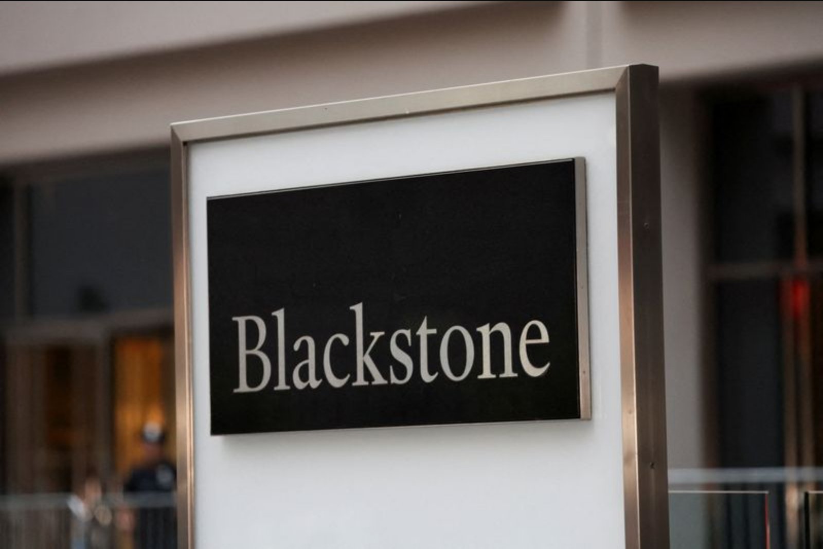 Apollo, Blackstone and KKR Compete for Major Shell Stake in LNG Canada