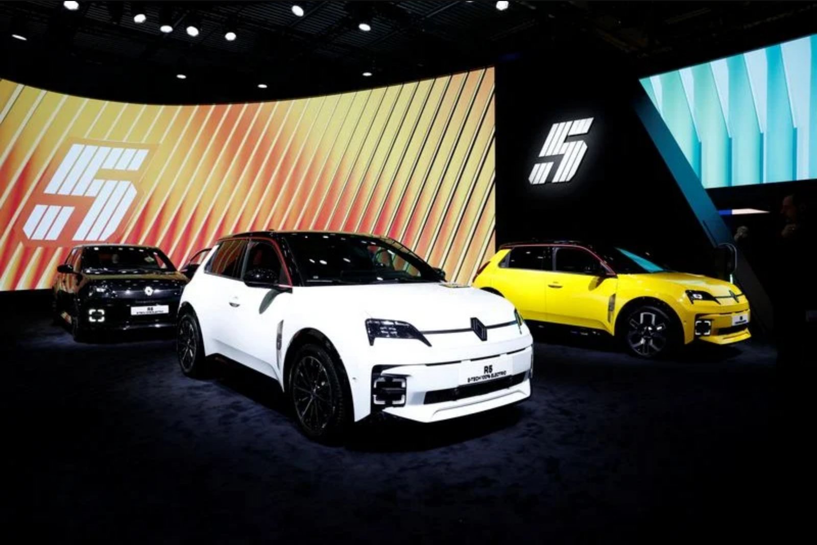 Renault: Compact electric models yielding stronger margins than larger cars, CEO says